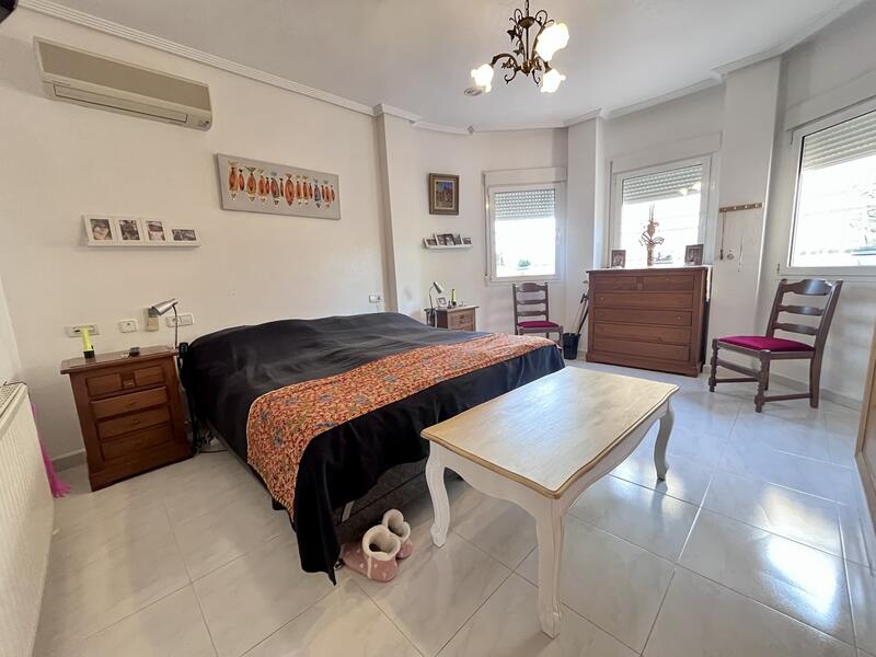 4 slaapkamer Villa Te koop 4 slaapkamer Villa Te koop