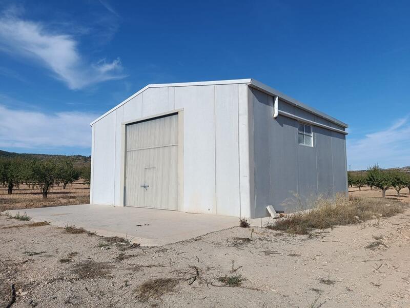 Lantställe till salu