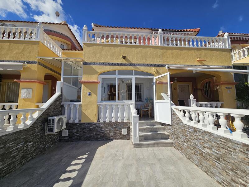 Gezinswoning Te koop in La Zenia, Alicante