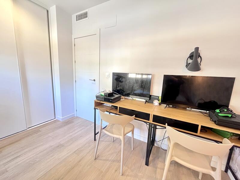 3 спальная комната квартира продается