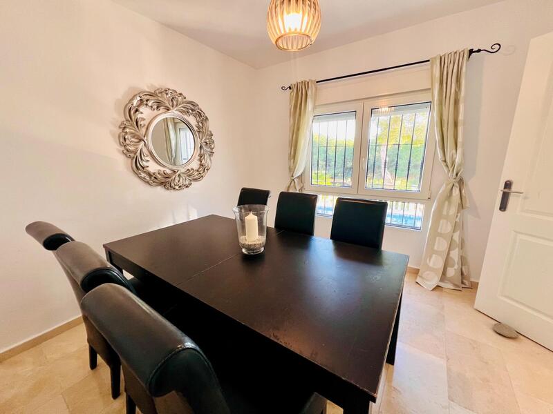 3 Schlafzimmer Villa zu verkaufen 3 Schlafzimmer Villa zu verkaufen