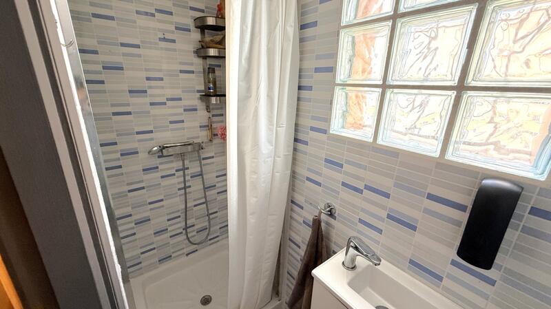 2 chambre Local Commercial à vendre