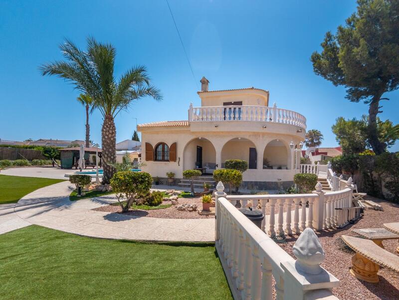 Villa till salu i Torrevieja, Alicante