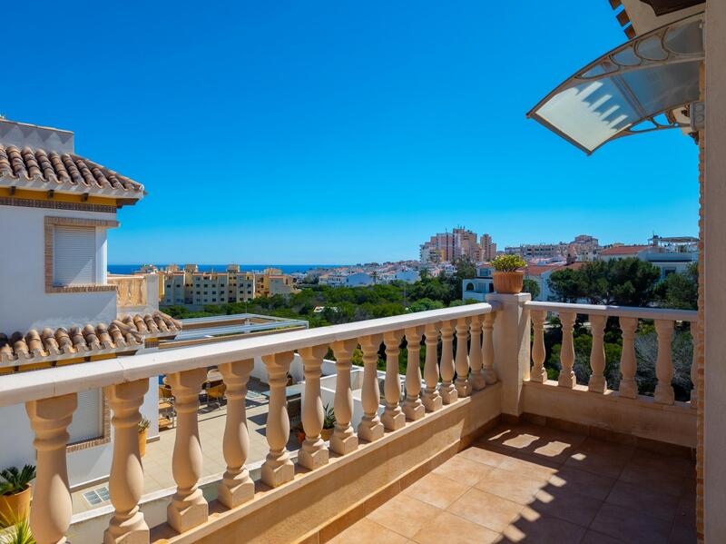 Villa en venta en Torrevieja, Alicante