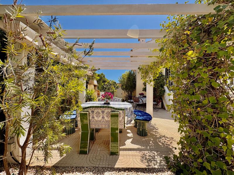 3 bedroom Townhouse for sale