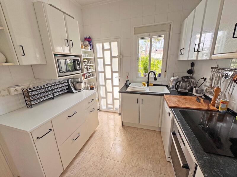 3 bedroom Townhouse for sale