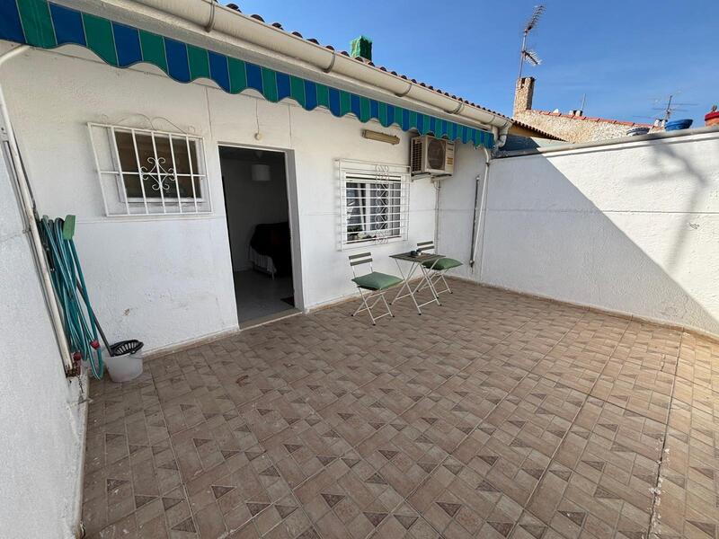 Villa à vendre dans Torrevieja, Alicante