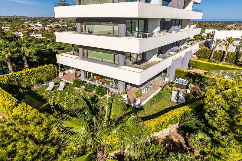 квартира продается в Las Colinas Golf, Alicante