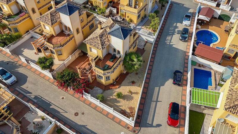 Villa til salgs i Algorfa, Alicante