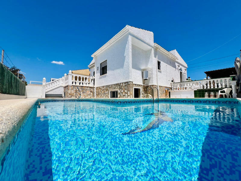 2 slaapkamer Gezinswoning Te koop