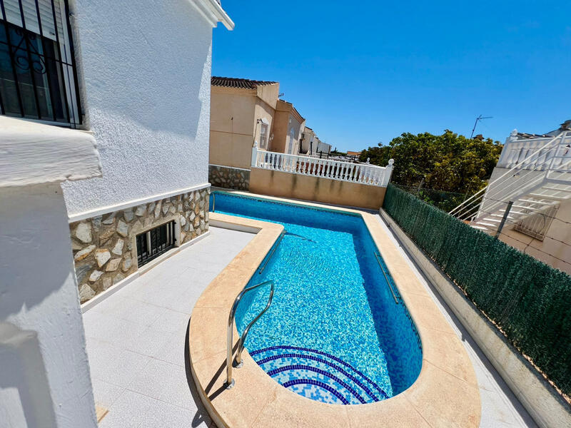 2 slaapkamer Gezinswoning Te koop