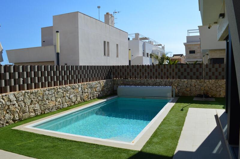 Villa zu verkaufen in Pilar de la Horadada, Alicante Villa zu verkaufen in Pilar de la Horadada, Alicante