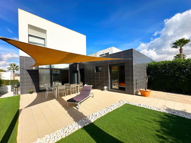 3 bedroom Townhouse for sale