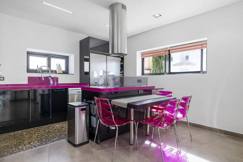 4 soverom Villa til salgs 4 soverom Villa til salgs