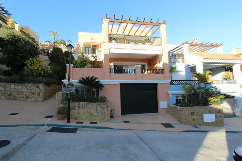 Townhouse for sale in Nueva Andalucia, Málaga Townhouse for sale in Nueva Andalucia, Málaga