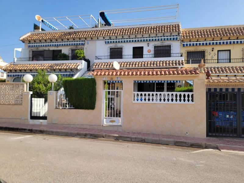 Villa en venta en Torrevieja, Alicante