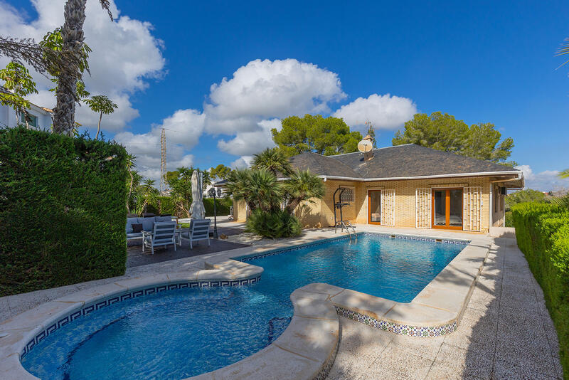 5 bedroom Villa for sale