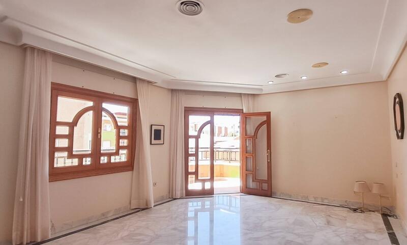 6 bedroom Apartment for sale