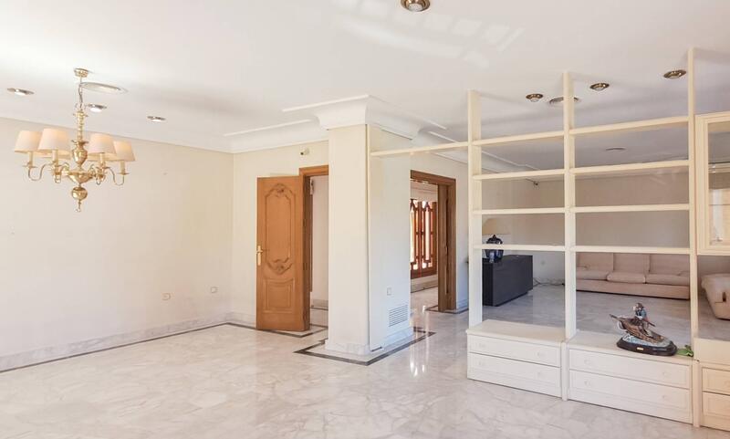 6 bedroom Apartment for sale