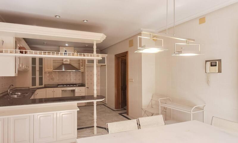 6 bedroom Apartment for sale