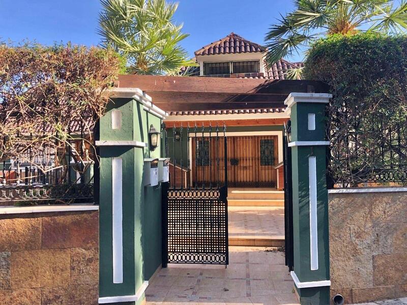 6 bedroom Villa for sale