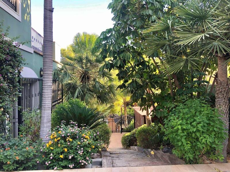 6 bedroom Villa for sale