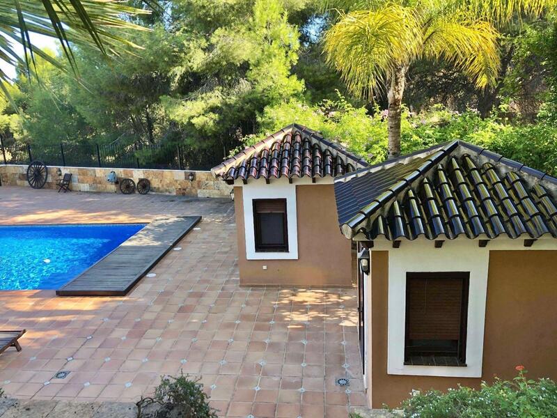 6 bedroom Villa for sale