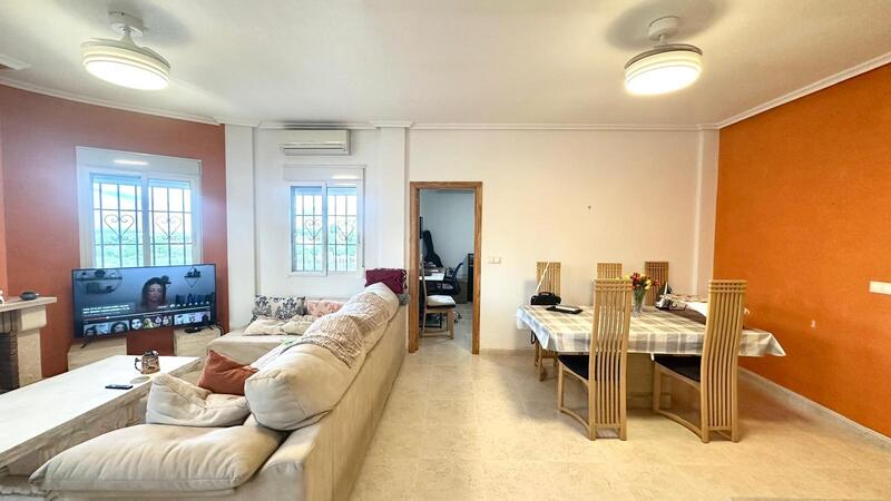 3 Schlafzimmer Villa zu verkaufen 3 Schlafzimmer Villa zu verkaufen