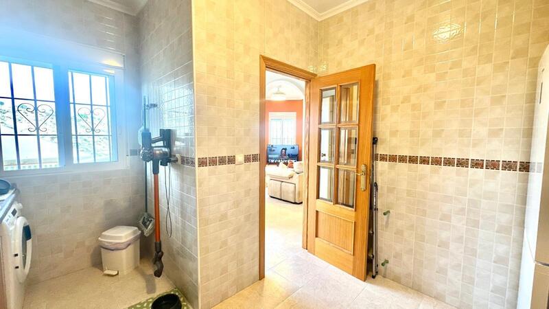 3 Schlafzimmer Villa zu verkaufen 3 Schlafzimmer Villa zu verkaufen