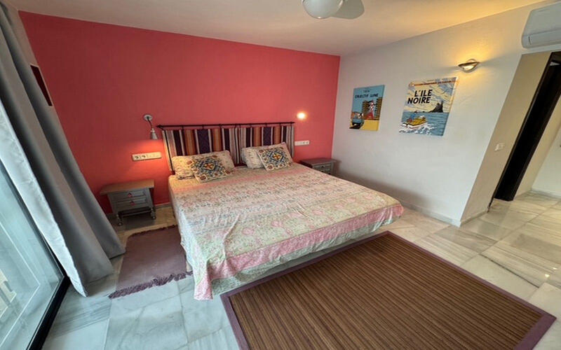 5 bedroom Townhouse for sale