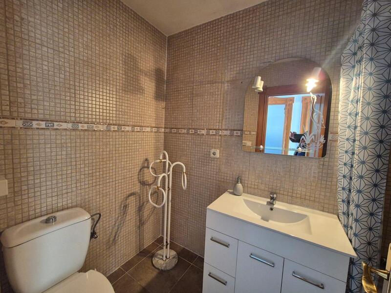 3 спальная комната городская тюрьма продается