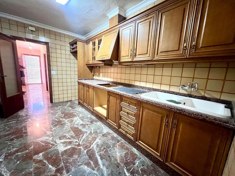 4 bedroom Townhouse for sale