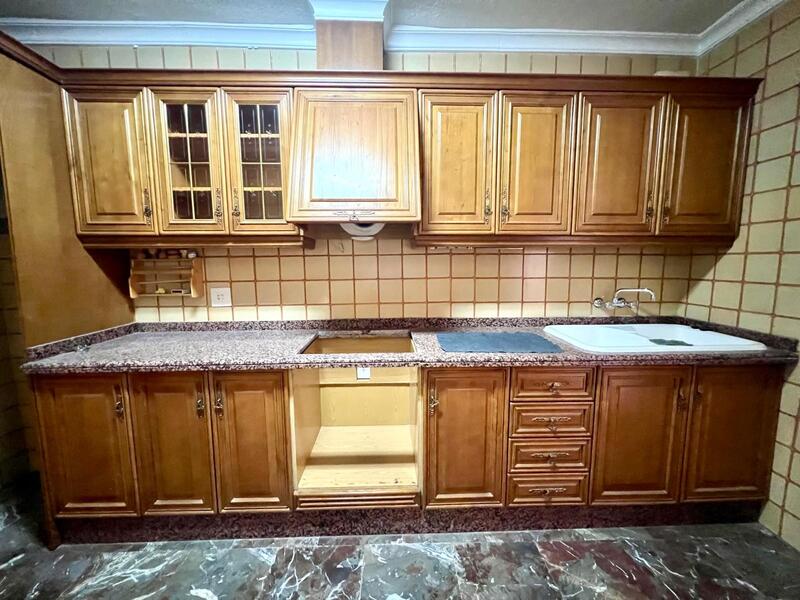 4 bedroom Townhouse for sale