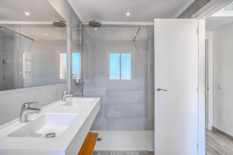 4 спальная комната городская тюрьма продается 4 спальная комната городская тюрьма продается