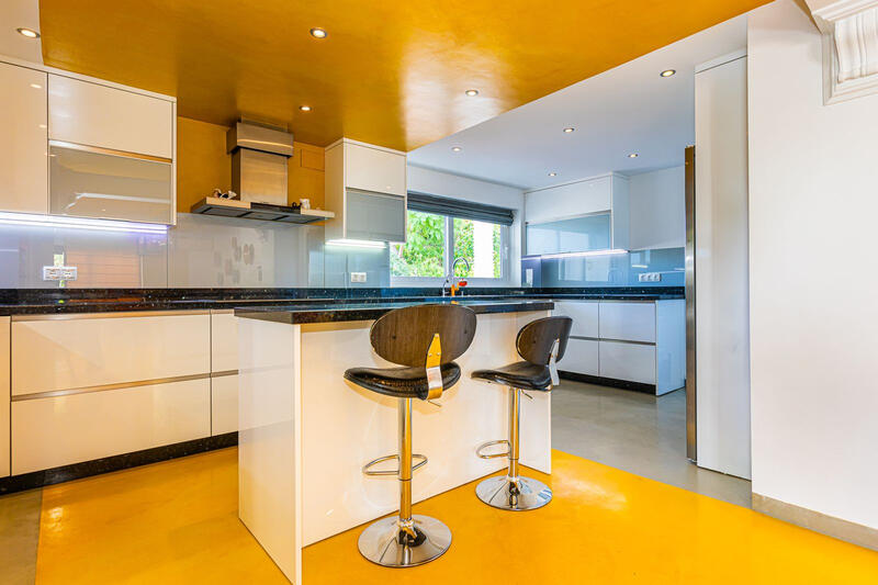 8 bedroom Villa for sale