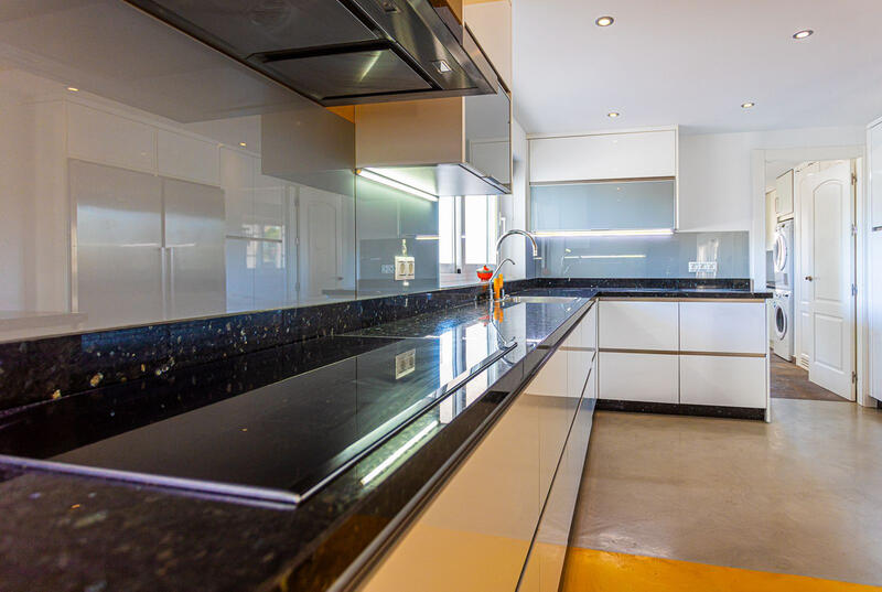 8 bedroom Villa for sale