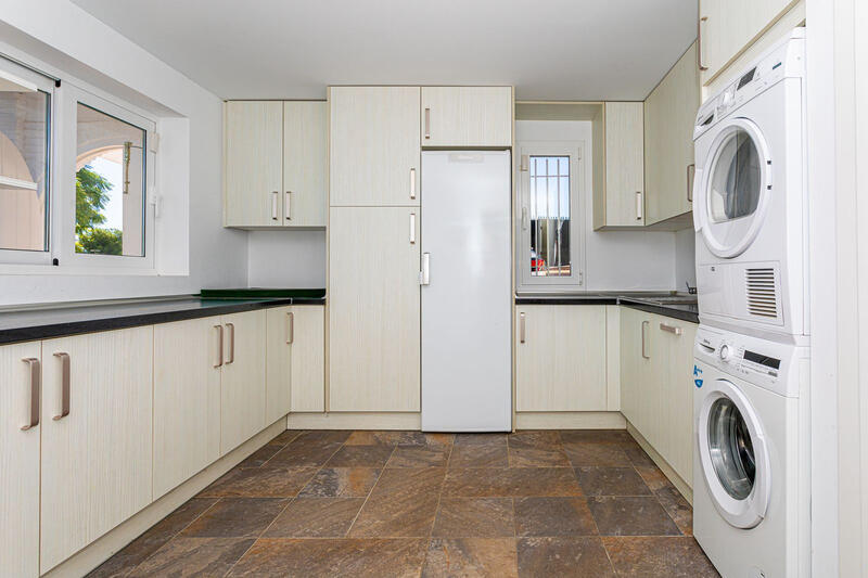 8 bedroom Villa for sale