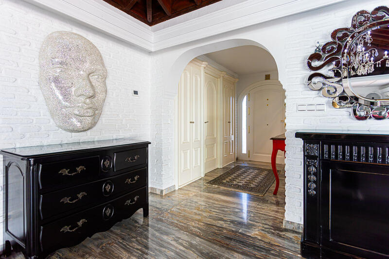 8 bedroom Villa for sale