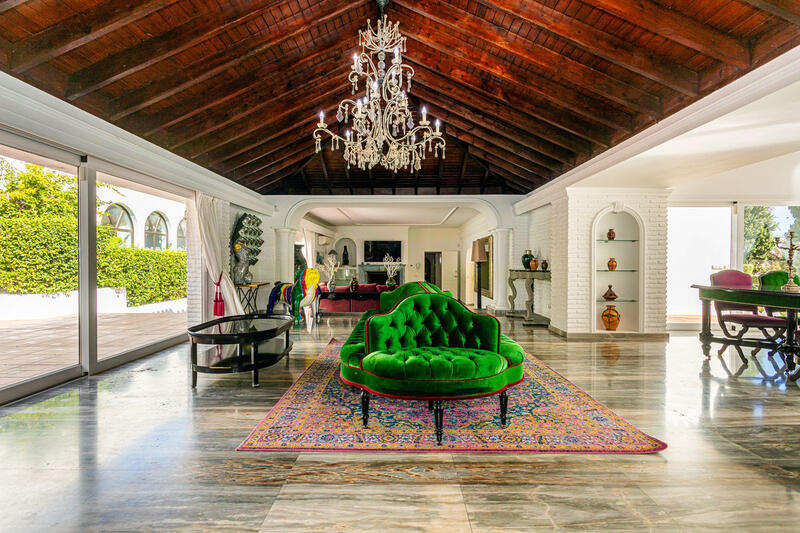 8 bedroom Villa for sale