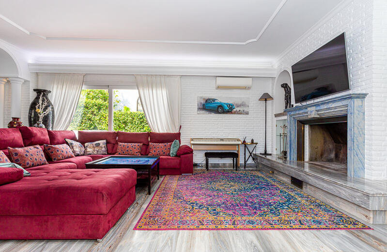 8 bedroom Villa for sale