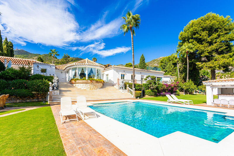 8 bedroom Villa for sale