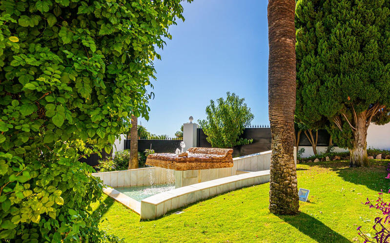 8 bedroom Villa for sale