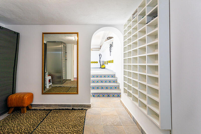 8 bedroom Villa for sale