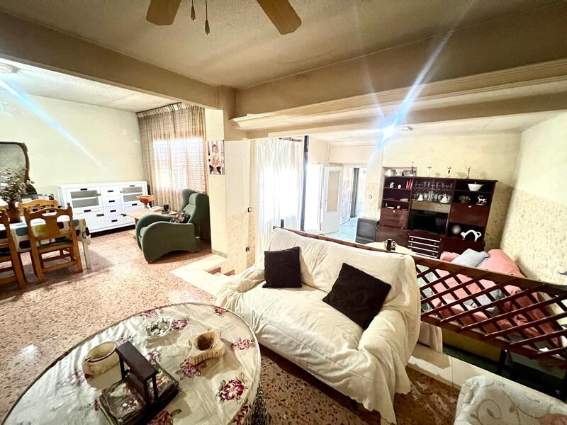 6 slaapkamer Gezinswoning Te koop 6 slaapkamer Gezinswoning Te koop