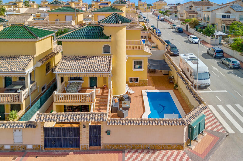 Villa til salgs i Algorfa, Alicante