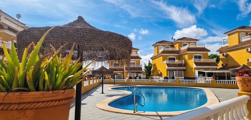 Byhus til salg i Orihuela Costa, Alicante