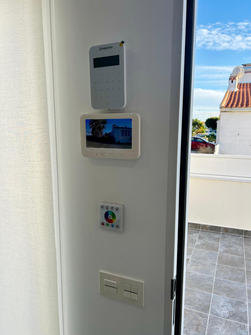 2 slaapkamer Gezinswoning Te koop 2 slaapkamer Gezinswoning Te koop