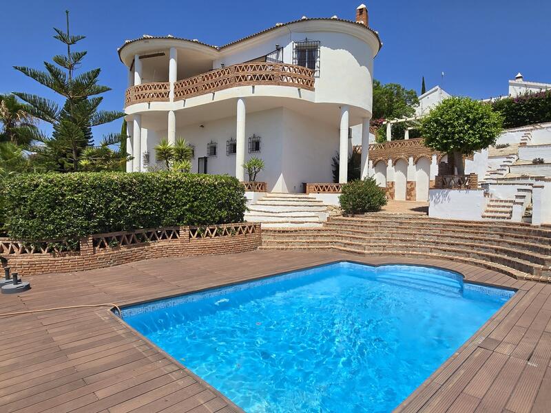 Villa en venta en Alcaucin, Málaga
