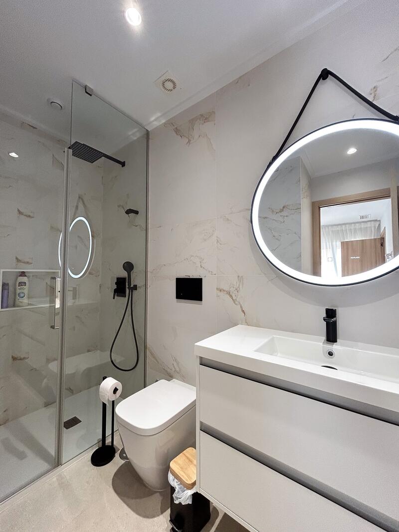 3 спальная комната Коммерческая недвижимость продается