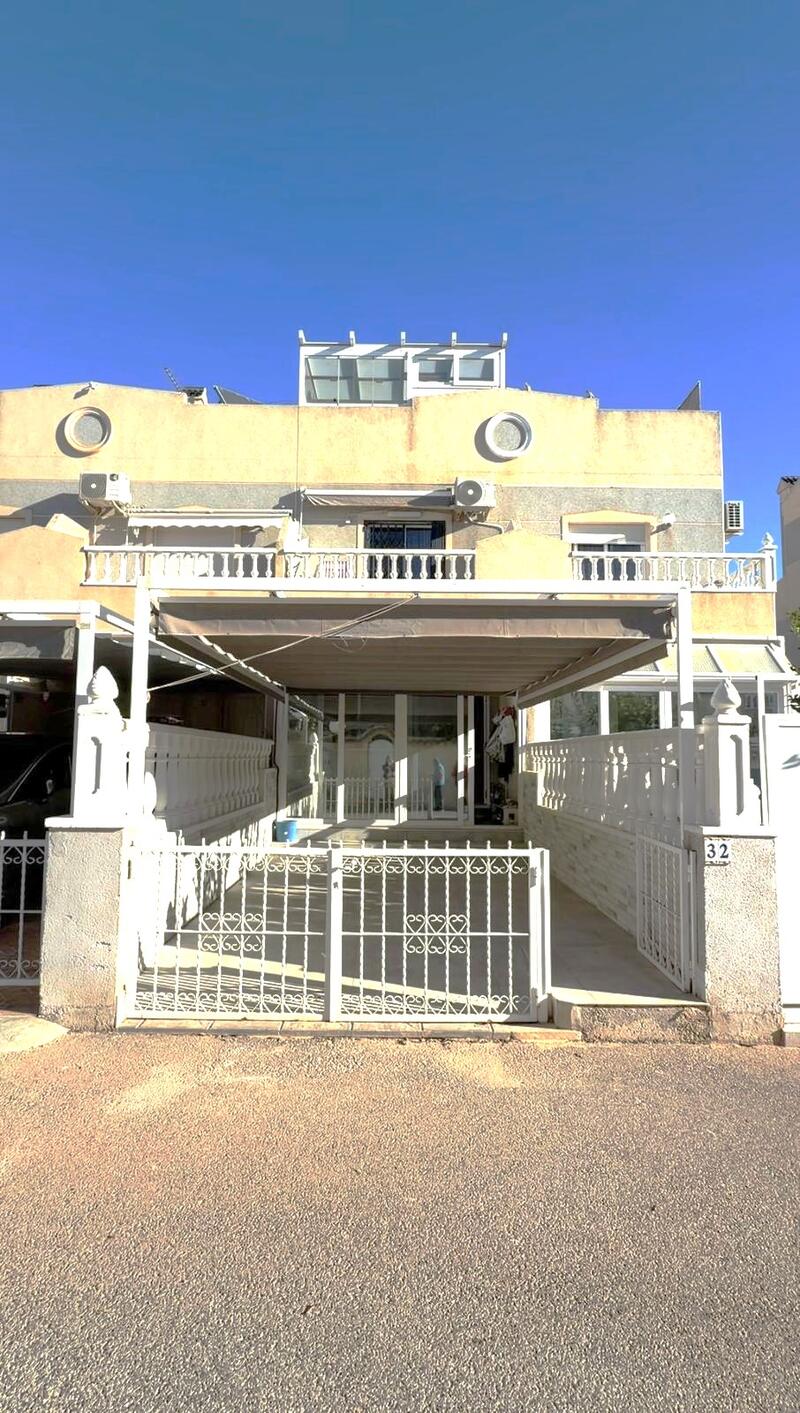 2 bedroom Townhouse for sale